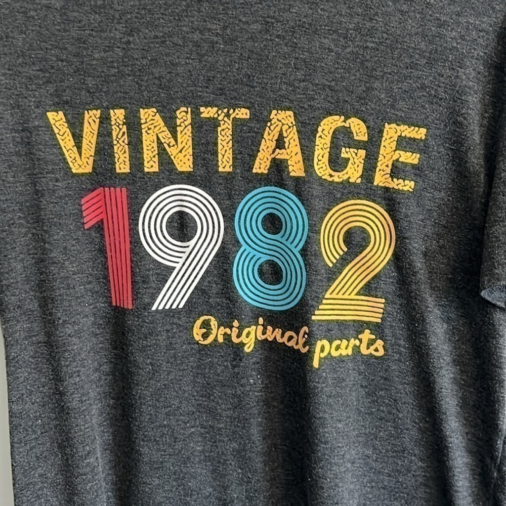 T-shirt - 1982 babies! Birthday t-shirt size small - Picture 2 of 3